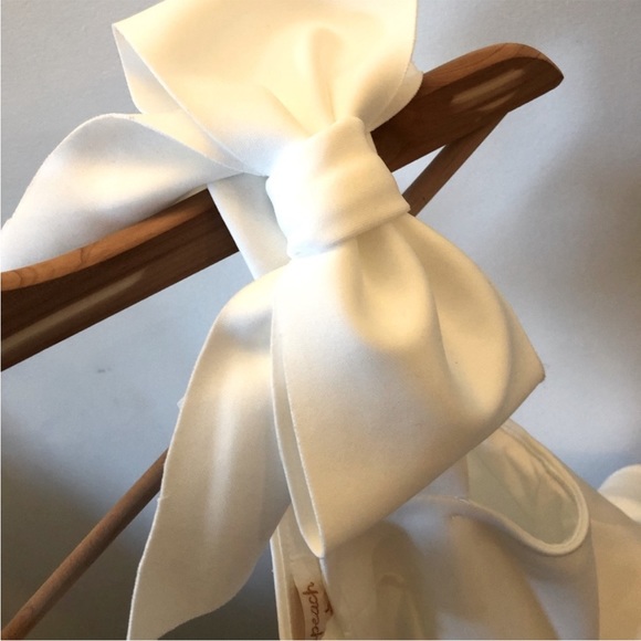 SUPER CUTE 🥰 PEPLUM TOP - Picture 2 of 5